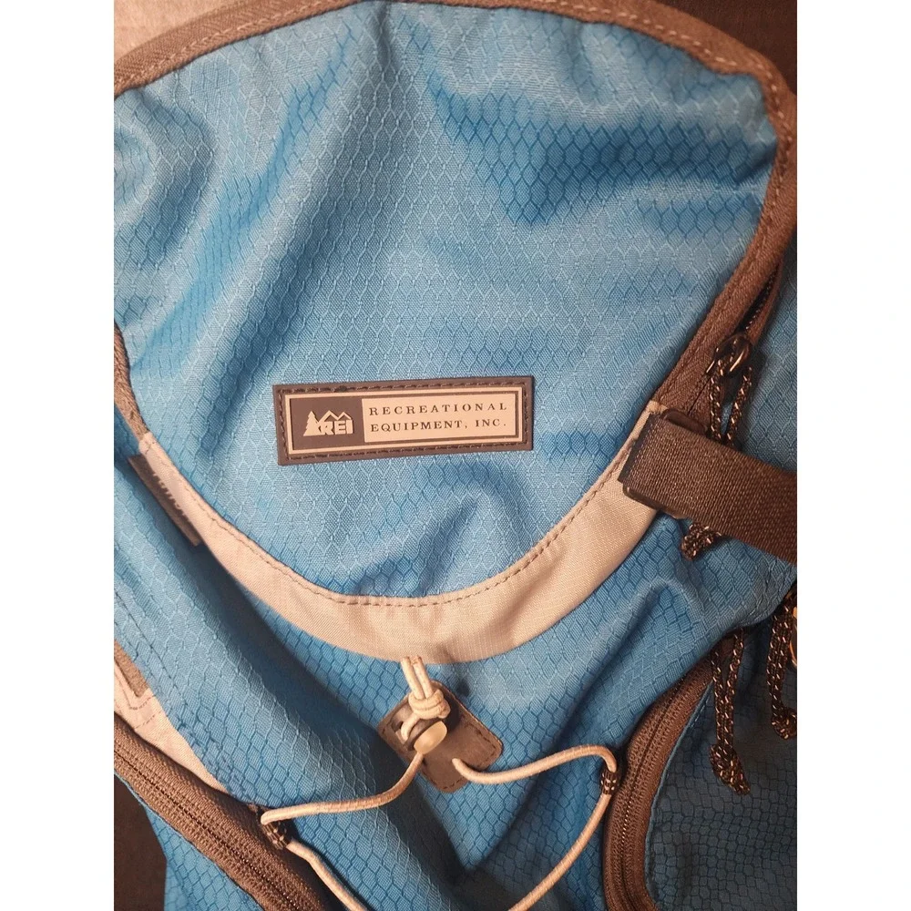 REI Recreational Equipment Inc Hydration Backpack Blue Grey Nalgene Compatible